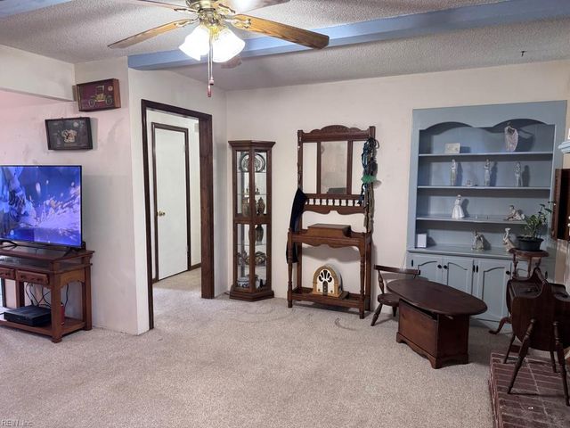 2824 Augusta CIR, Virginia Beach, VA 23453