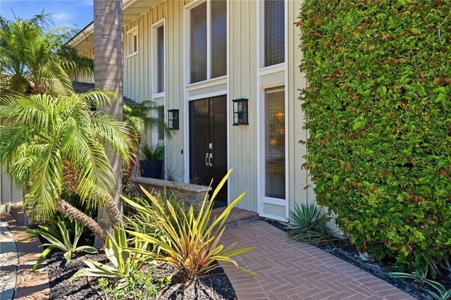 16642 Melville Circle, Huntington Beach, CA 92649