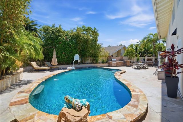 16642 Melville Circle, Huntington Beach, CA 92649