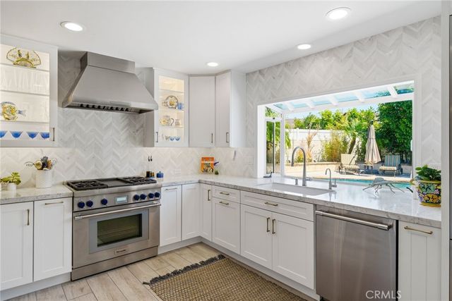 16642 Melville Circle, Huntington Beach, CA 92649