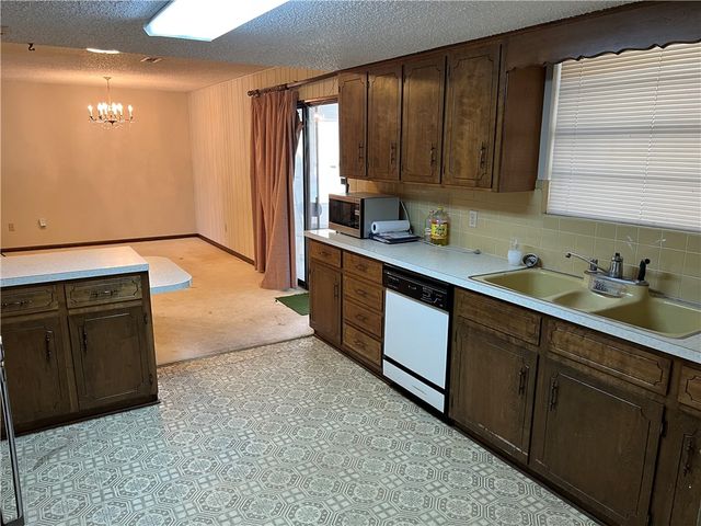 1602 SE P Street, Bentonville, AR 72712