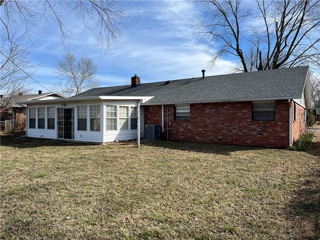 1602 SE P Street, Bentonville, AR 72712