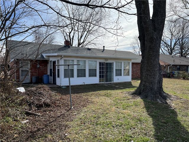 1602 SE P Street, Bentonville, AR 72712