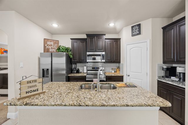 204 Finlee Lane, Red Oak, TX 75154