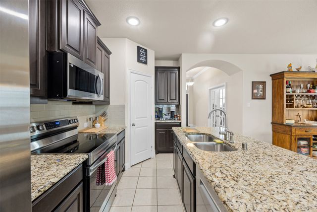 204 Finlee Lane, Red Oak, TX 75154