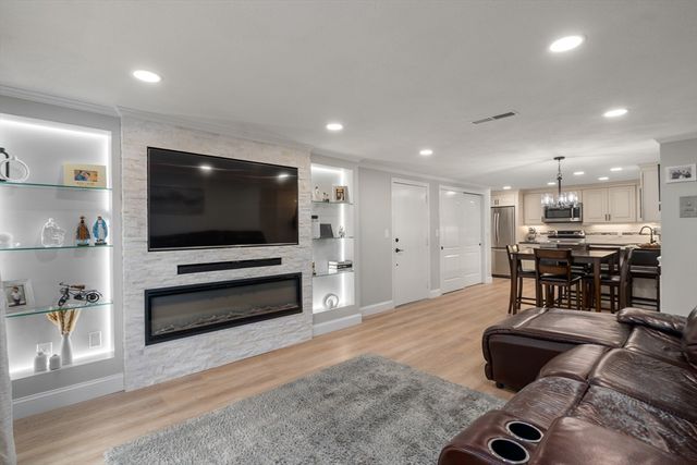 596 Boston Post Rd E 23, Marlborough, MA 01752