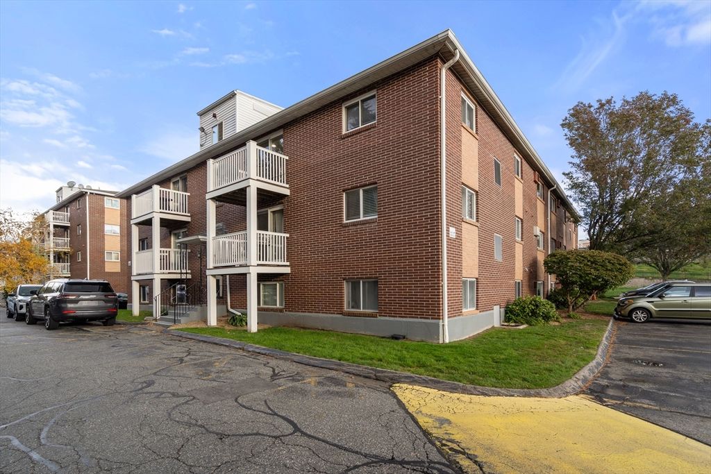 596 Boston Post Rd E 23, Marlborough, MA 01752