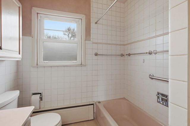 1940 4th Street A, East Moline, IL 61244