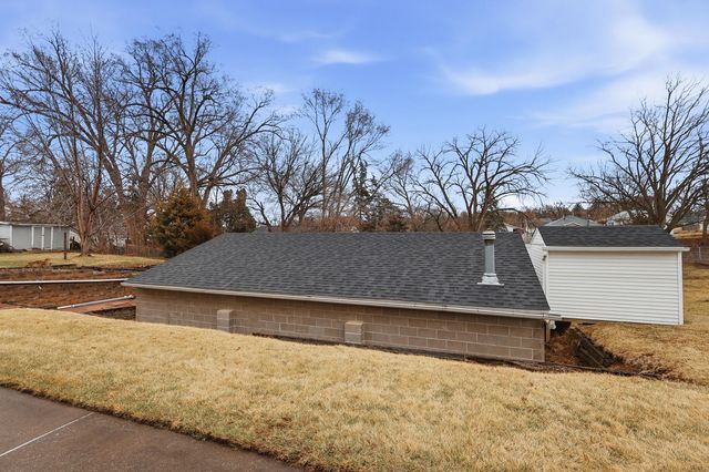 1940 4th Street A, East Moline, IL 61244