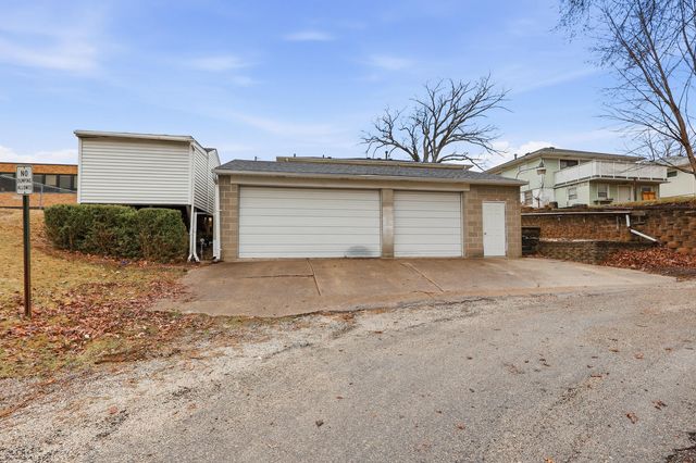 1940 4th Street A, East Moline, IL 61244