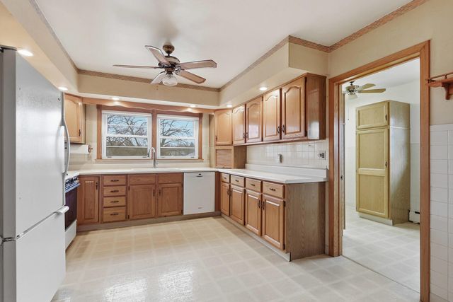 1940 4th Street A, East Moline, IL 61244