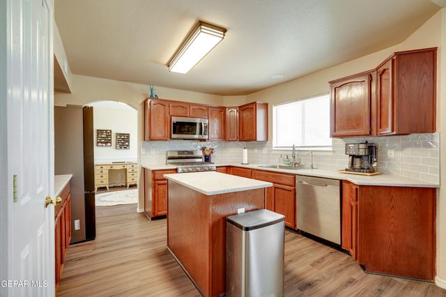 13261 Walker Post Avenue, El Paso, TX 79928