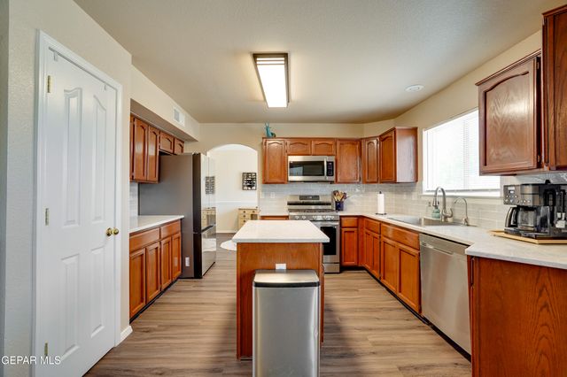 13261 Walker Post Avenue, El Paso, TX 79928