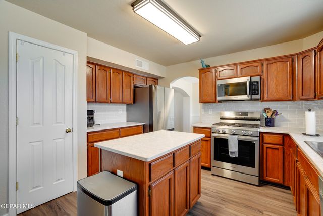 13261 Walker Post Avenue, El Paso, TX 79928