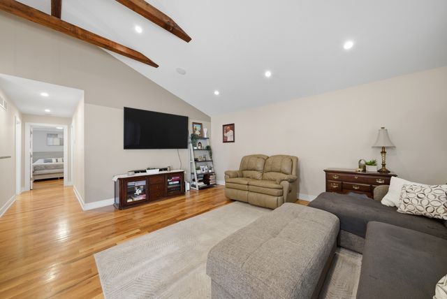 9143 W 92 Street, Hickory Hills, IL 60457