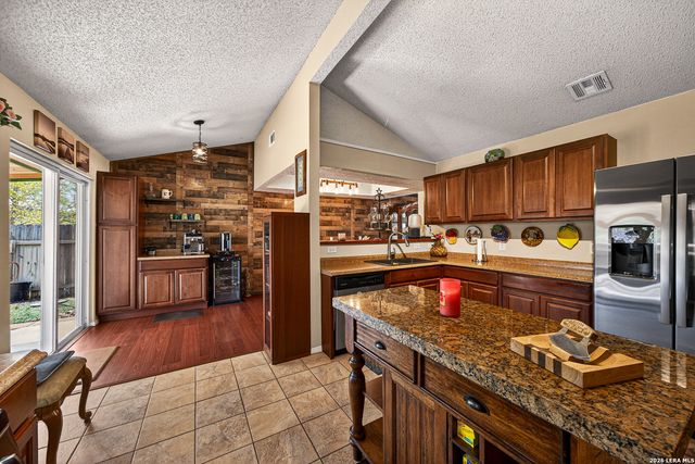 8722 Thatch, San Antonio, TX 78240