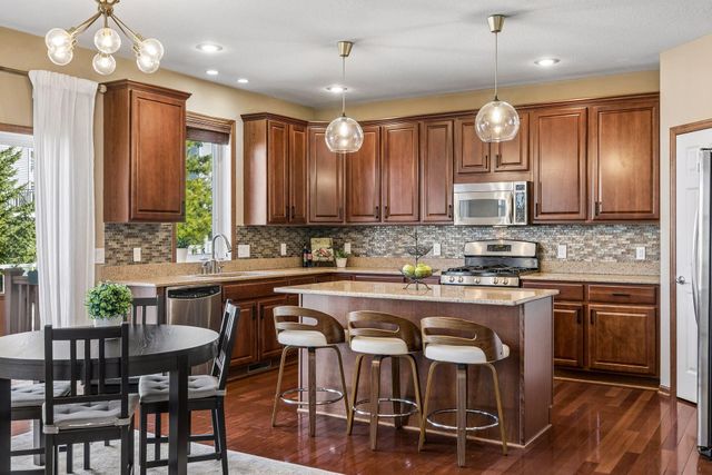 2403 Grey Eagle Bay, Woodbury, MN 55129