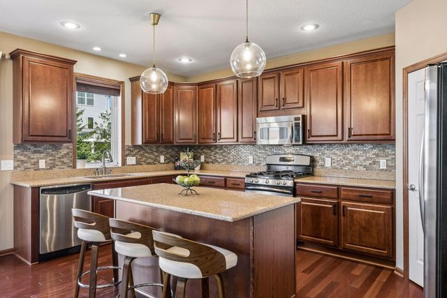 2403 Grey Eagle Bay, Woodbury, MN 55129