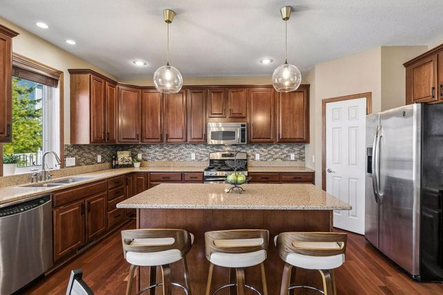 2403 Grey Eagle Bay, Woodbury, MN 55129