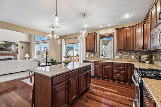 2403 Grey Eagle Bay, Woodbury, MN 55129