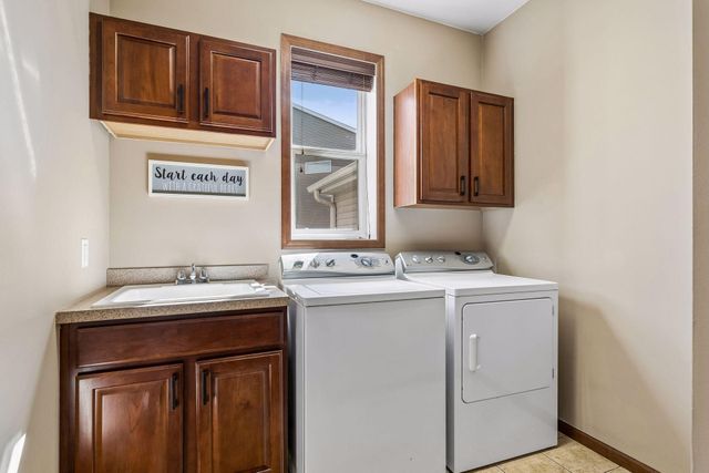 2403 Grey Eagle Bay, Woodbury, MN 55129