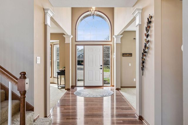 2403 Grey Eagle Bay, Woodbury, MN 55129