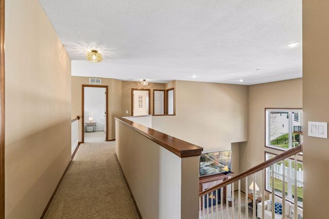 2403 Grey Eagle Bay, Woodbury, MN 55129