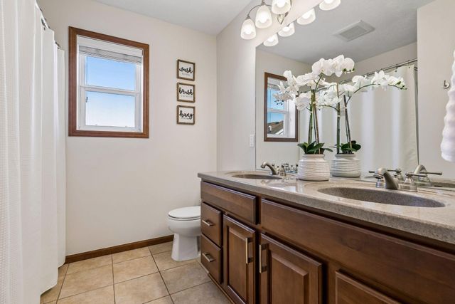 2403 Grey Eagle Bay, Woodbury, MN 55129