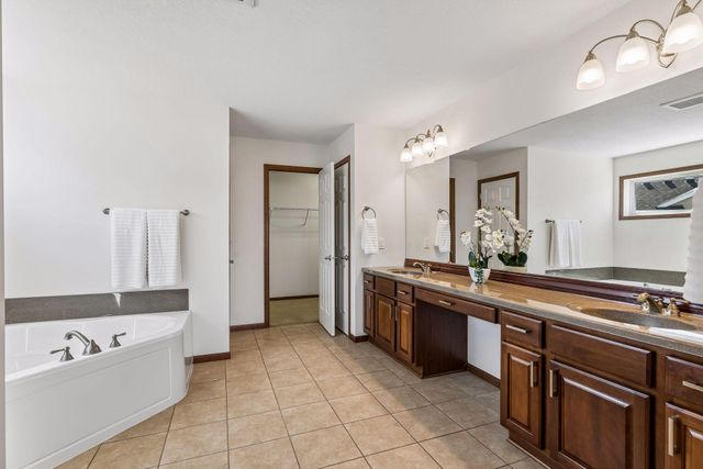 2403 Grey Eagle Bay, Woodbury, MN 55129