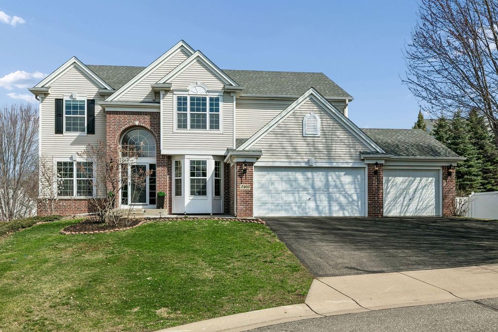 2403 Grey Eagle Bay, Woodbury, MN 55129