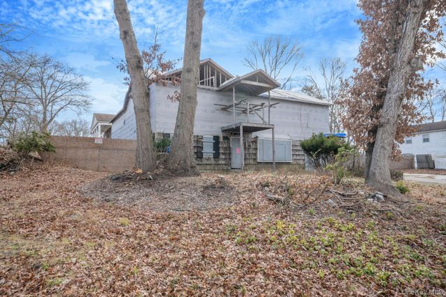 58 W Denis Lane, Coram, NY 11727