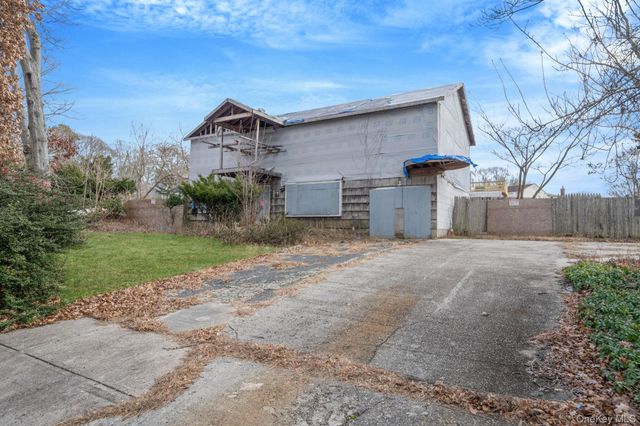 58 W Denis Lane, Coram, NY 11727