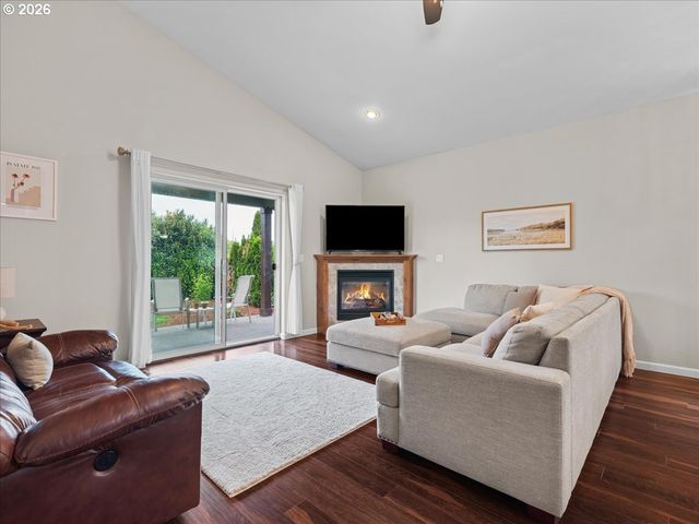 711 PINTAIL St, Silverton, OR 97381