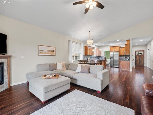 711 PINTAIL St, Silverton, OR 97381