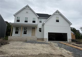 13 Valmoore DR, Poquoson, VA 23662