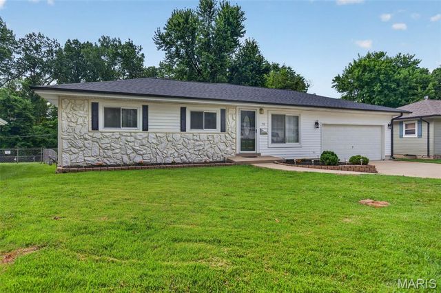 38 Country Life Drive, O'fallon, MO 63366