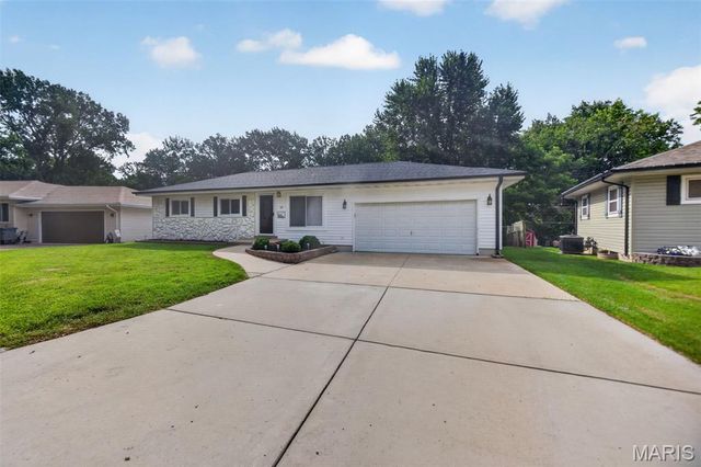 38 Country Life Drive, O'fallon, MO 63366
