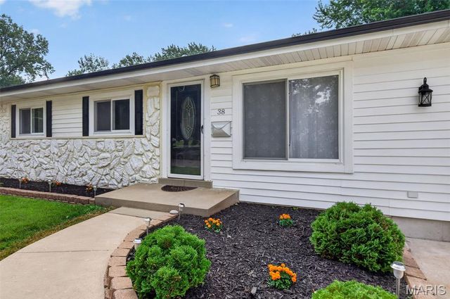 38 Country Life Drive, O'fallon, MO 63366