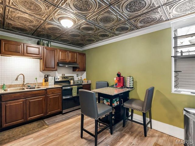 5530 Etzel Avenue, St Louis, MO 63112