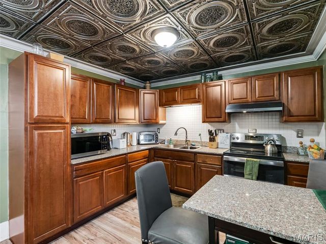 5530 Etzel Avenue, St Louis, MO 63112