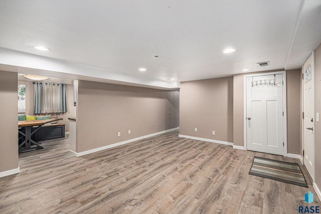 202 S Elmwood Ave Avenue, Sioux Falls, SD 57104