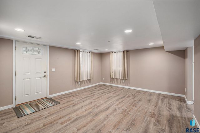 202 S Elmwood Ave Avenue, Sioux Falls, SD 57104