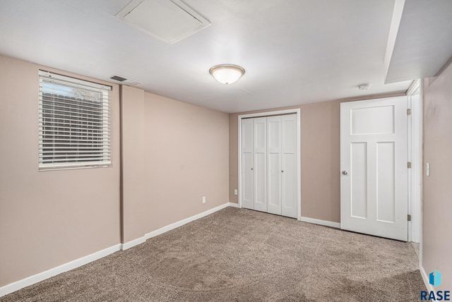 202 S Elmwood Ave Avenue, Sioux Falls, SD 57104