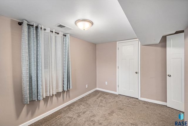 202 S Elmwood Ave Avenue, Sioux Falls, SD 57104