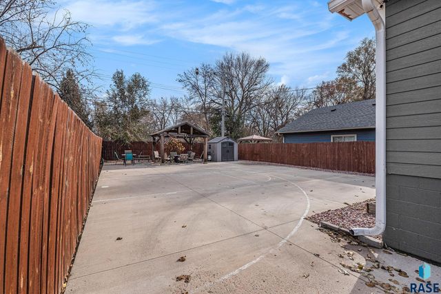 202 S Elmwood Ave Avenue, Sioux Falls, SD 57104