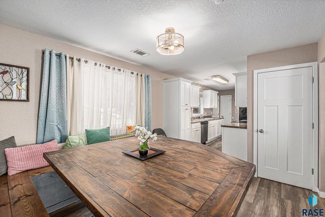 202 S Elmwood Ave Avenue, Sioux Falls, SD 57104