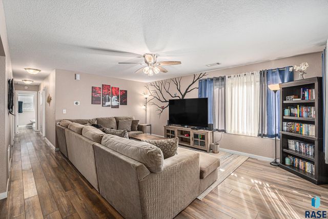 202 S Elmwood Ave Avenue, Sioux Falls, SD 57104