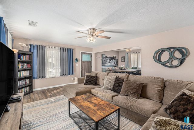 202 S Elmwood Ave Avenue, Sioux Falls, SD 57104