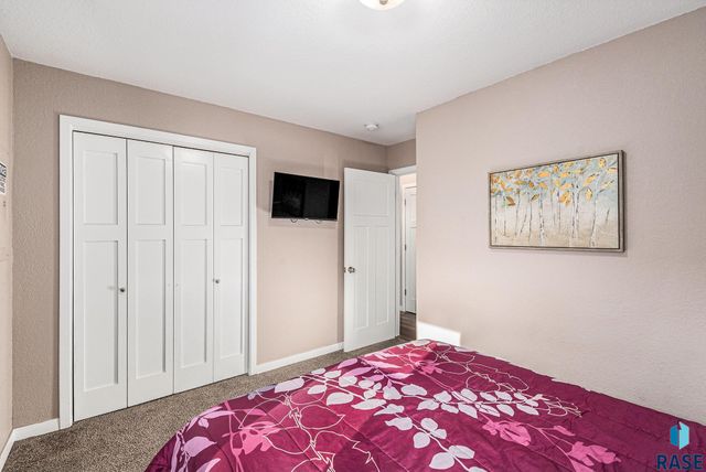 202 S Elmwood Ave Avenue, Sioux Falls, SD 57104