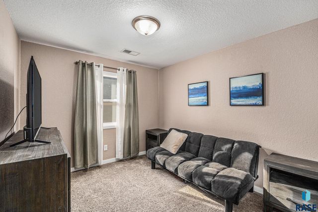 202 S Elmwood Ave Avenue, Sioux Falls, SD 57104